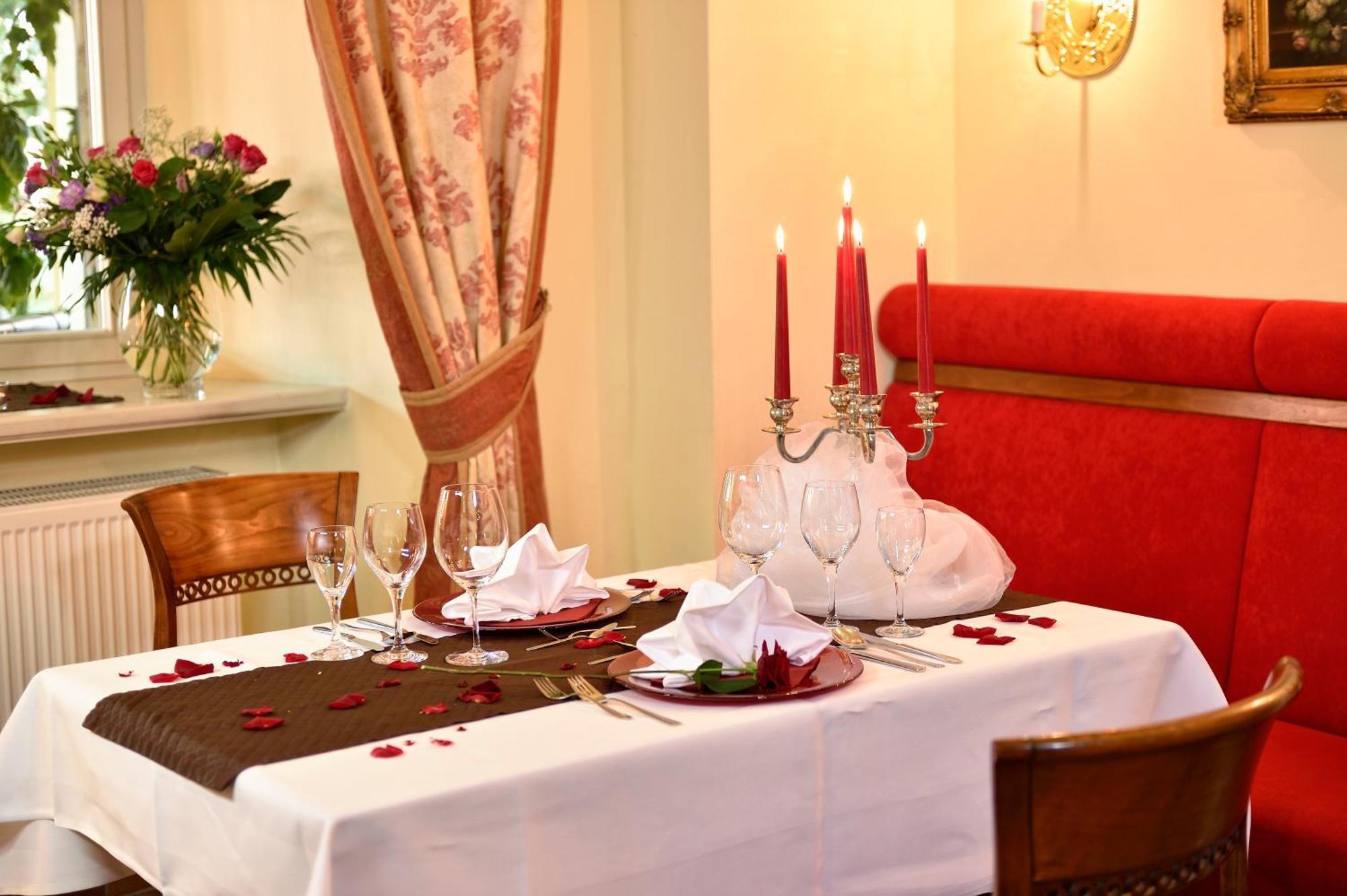 Hotel Graf Von Mansfeld ลูเธอร์ชตัดท์ ไอสเลเบน ภายนอก รูปภาพ