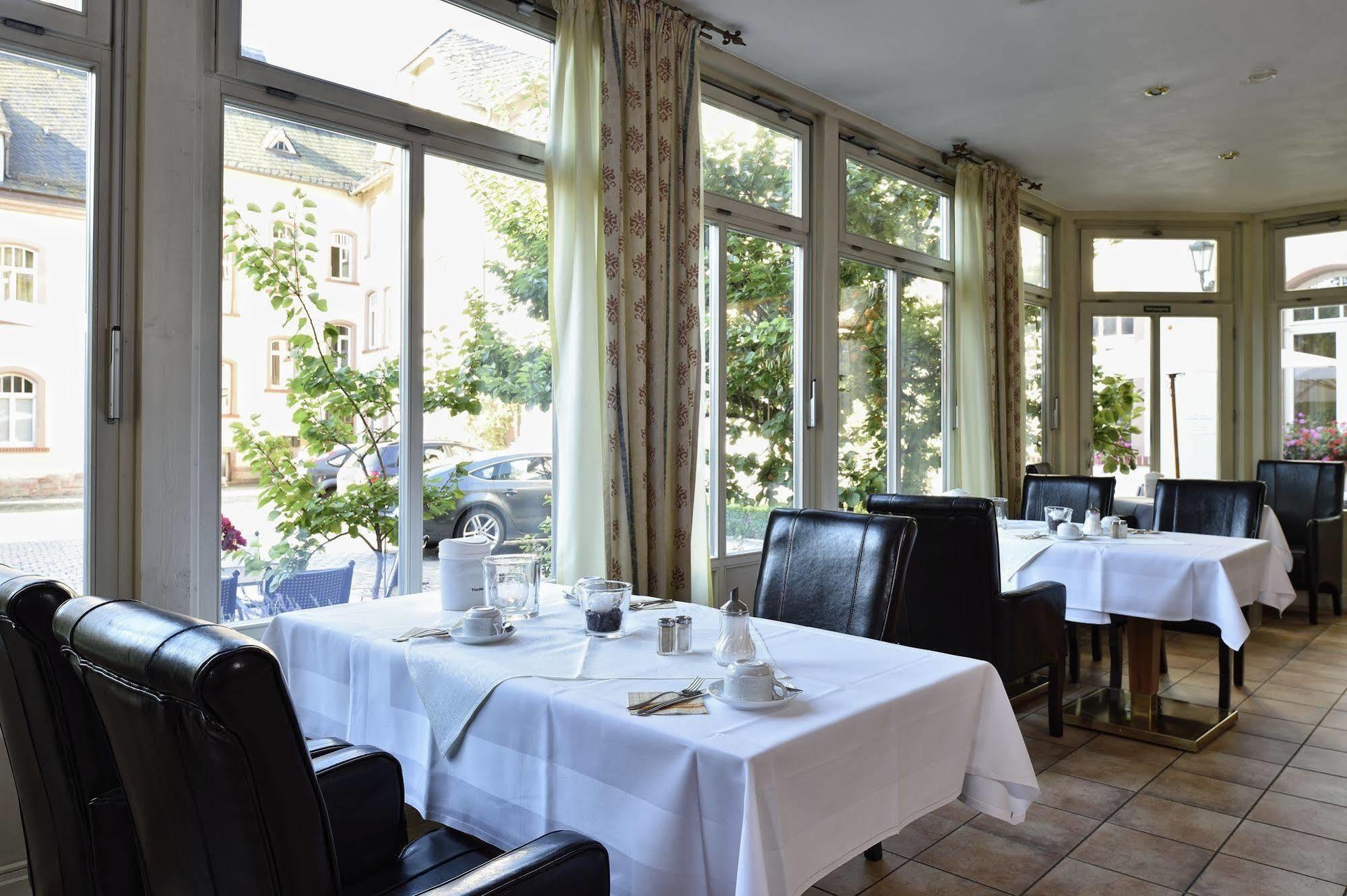 Hotel Graf Von Mansfeld ลูเธอร์ชตัดท์ ไอสเลเบน ภายนอก รูปภาพ