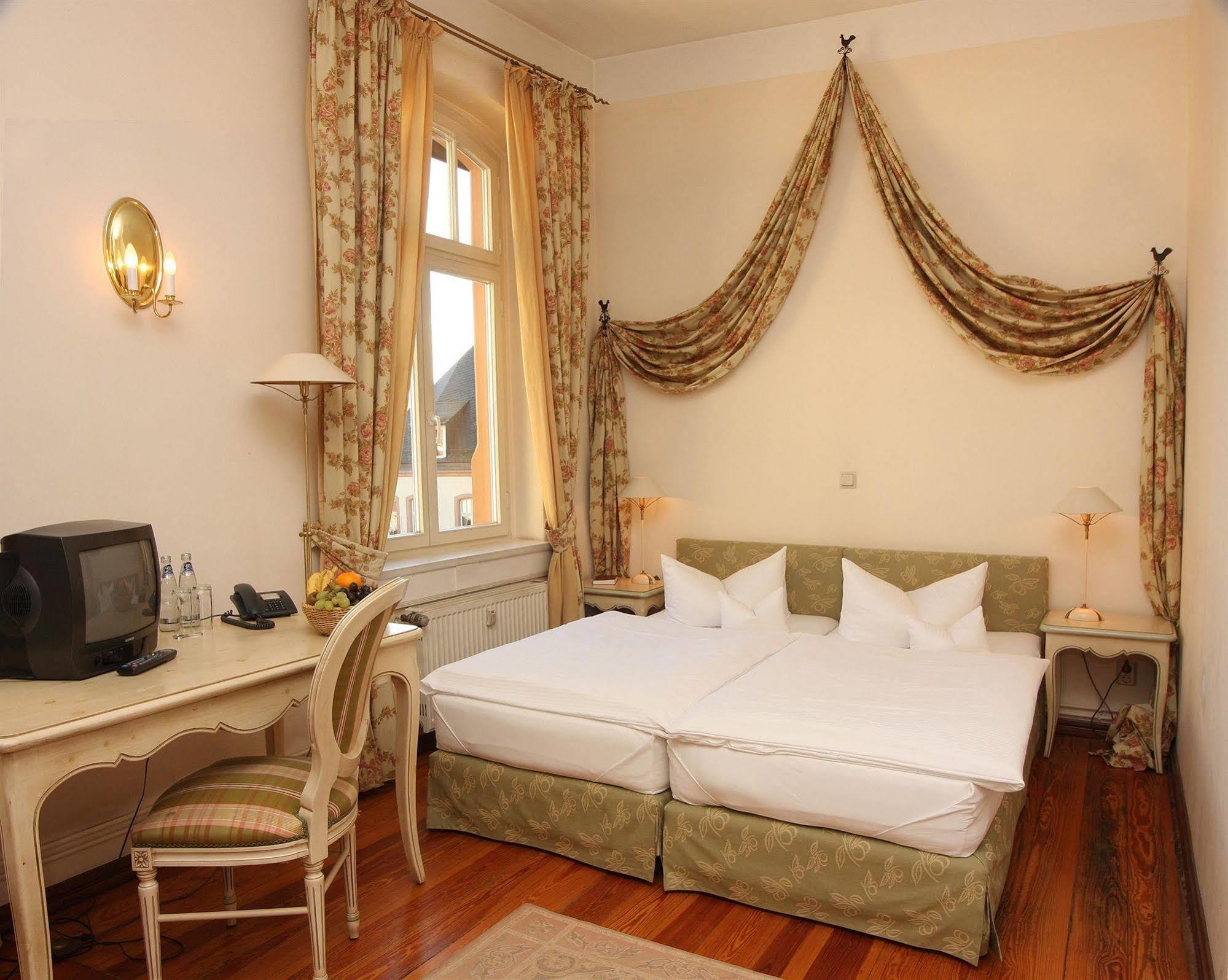 Hotel Graf Von Mansfeld ลูเธอร์ชตัดท์ ไอสเลเบน ภายนอก รูปภาพ