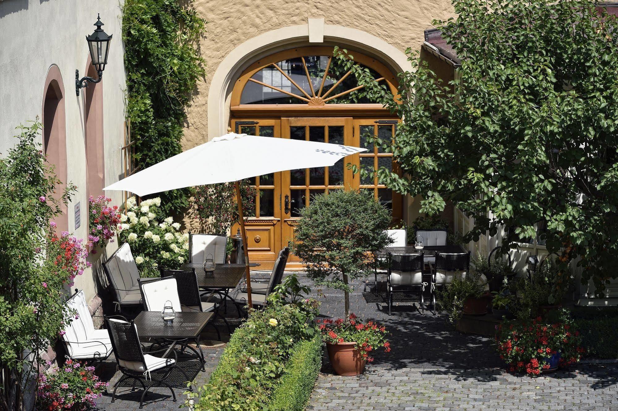 Hotel Graf Von Mansfeld ลูเธอร์ชตัดท์ ไอสเลเบน ภายนอก รูปภาพ