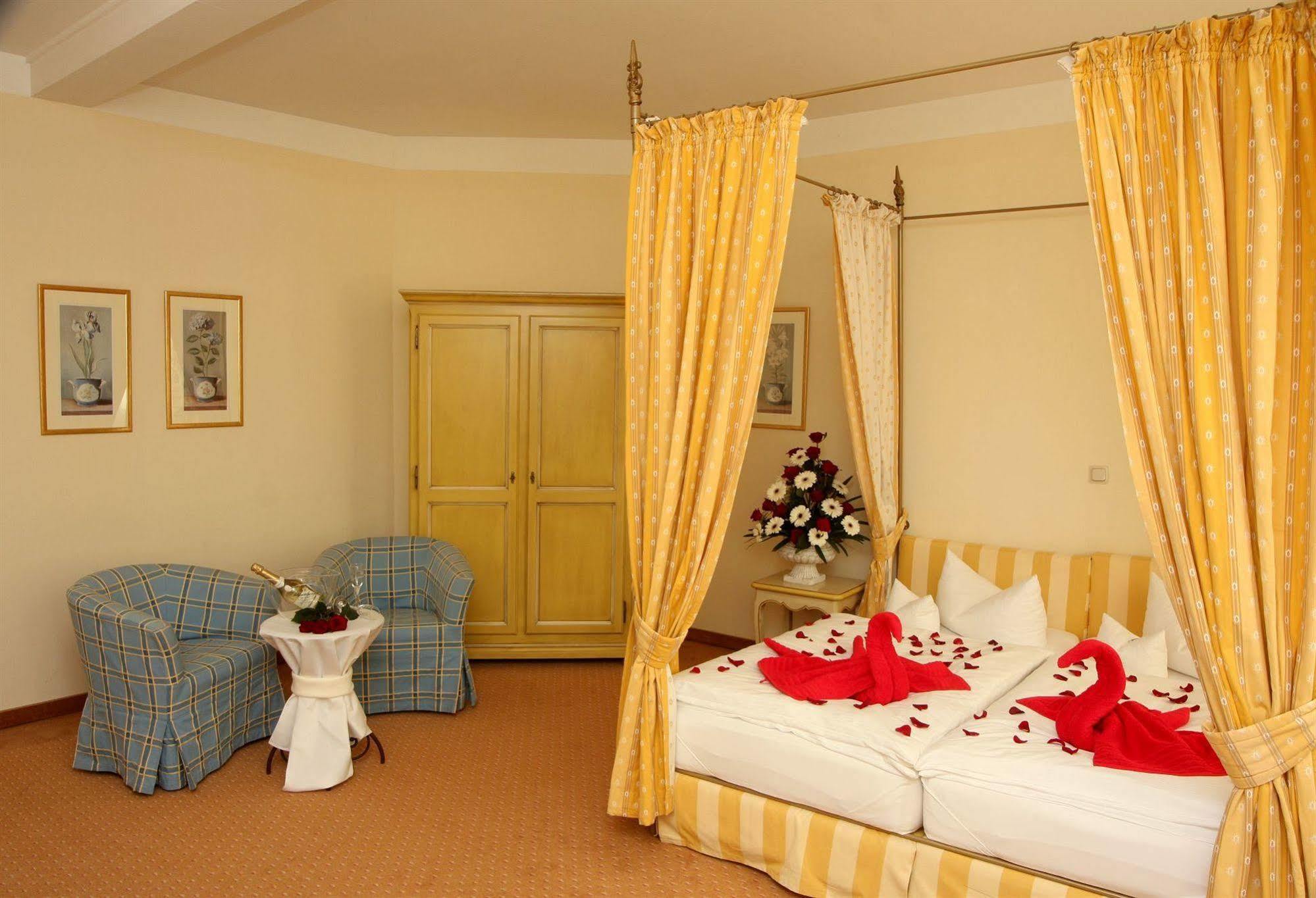 Hotel Graf Von Mansfeld ลูเธอร์ชตัดท์ ไอสเลเบน ภายนอก รูปภาพ