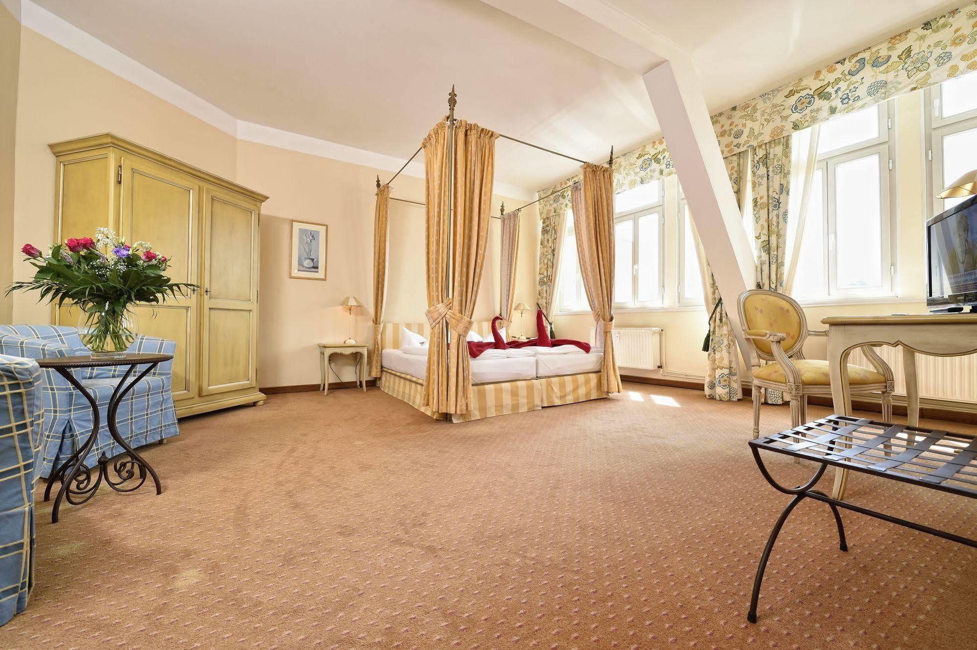 Hotel Graf Von Mansfeld ลูเธอร์ชตัดท์ ไอสเลเบน ภายนอก รูปภาพ
