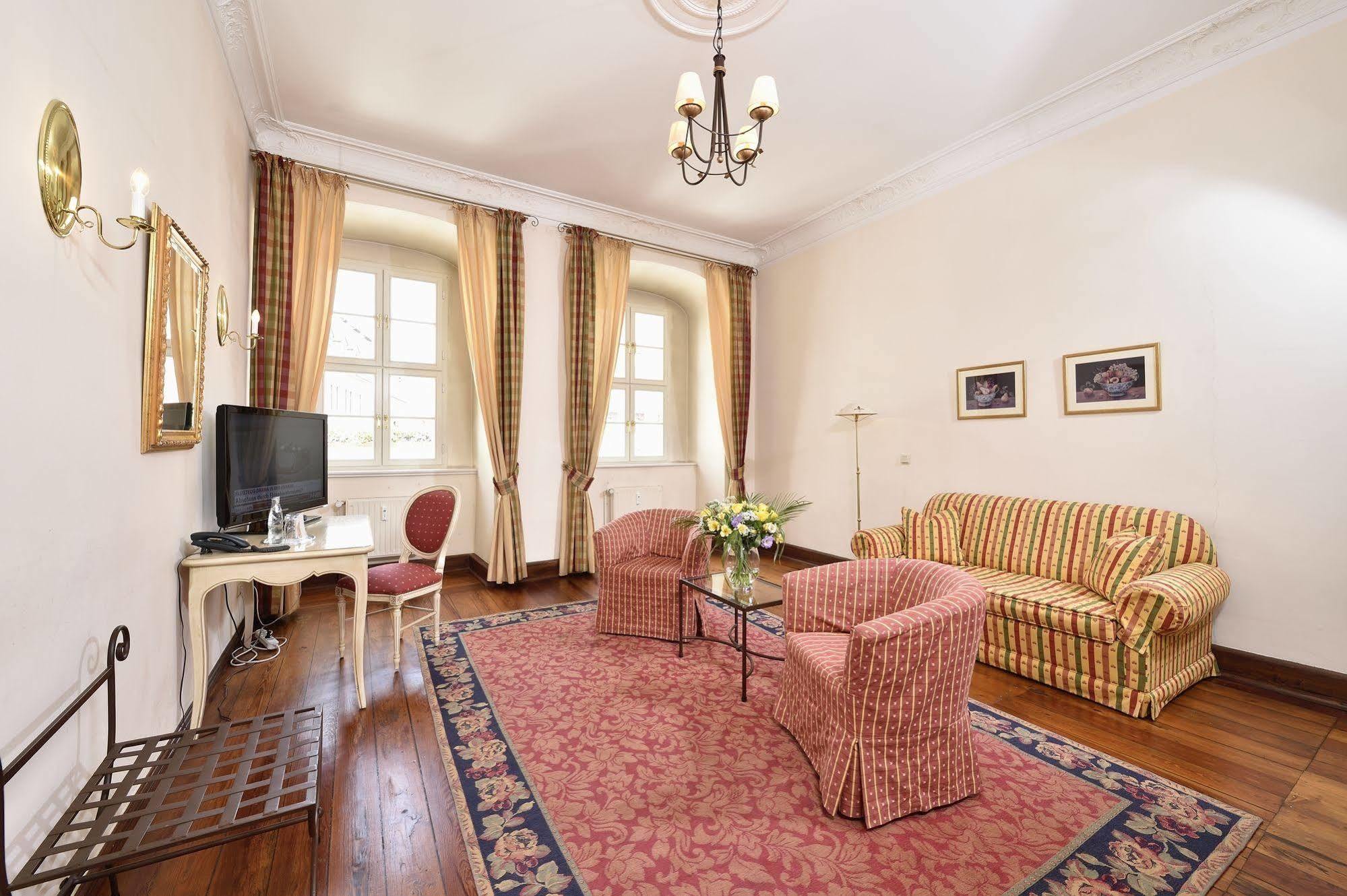 Hotel Graf Von Mansfeld ลูเธอร์ชตัดท์ ไอสเลเบน ภายนอก รูปภาพ